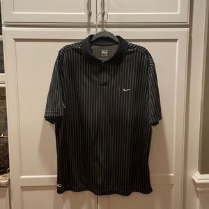 Nike performance mens XL golf shirt black with gold stripes